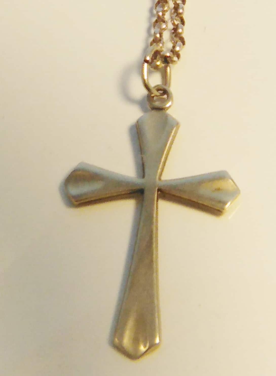 Solid 9ct Gold Flared Cross With 47cm Chain